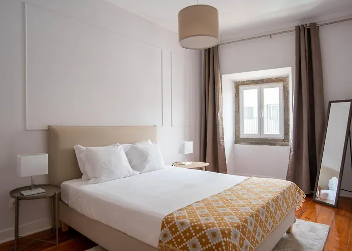 Sunny 3-bedroom Sao Bento * Lisboa