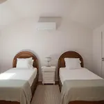 Sunny 3-bedroom Sao Bento Apartment Lissabon