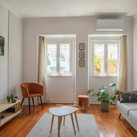 Sunny 3-bedroom Sao Bento Lissabon