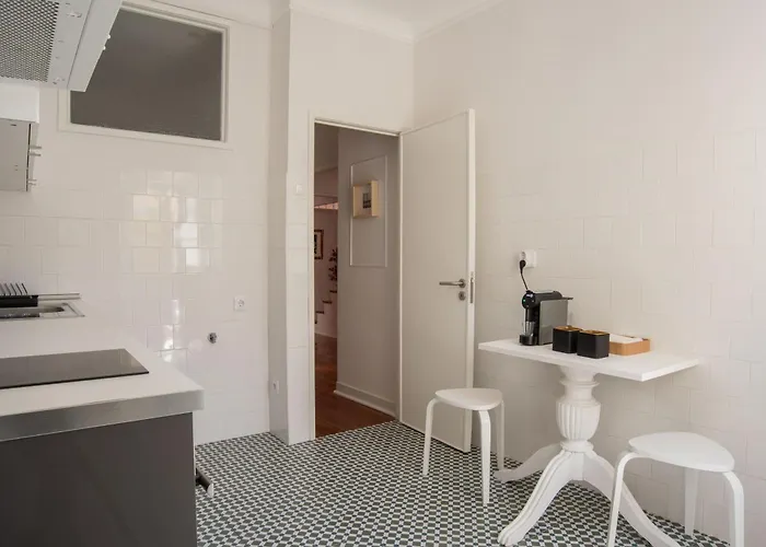 Sunny 3-bedroom Sao Bento Apartment