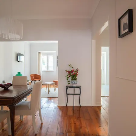 Sunny 3-bedroom Sao Bento Lissabon
