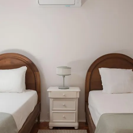 Sunny 3-bedroom Sao Bento Lisboa