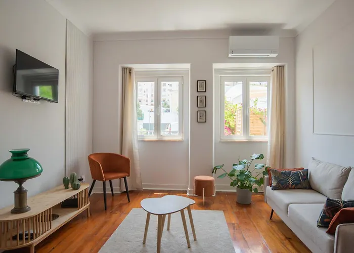 Sunny 3-bedroom Sao Bento Lizbona