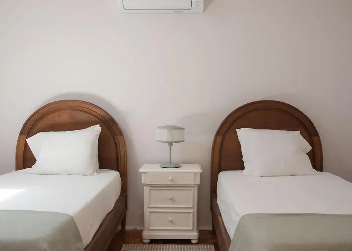 Sunny 3-bedroom Sao Bento Lizbona